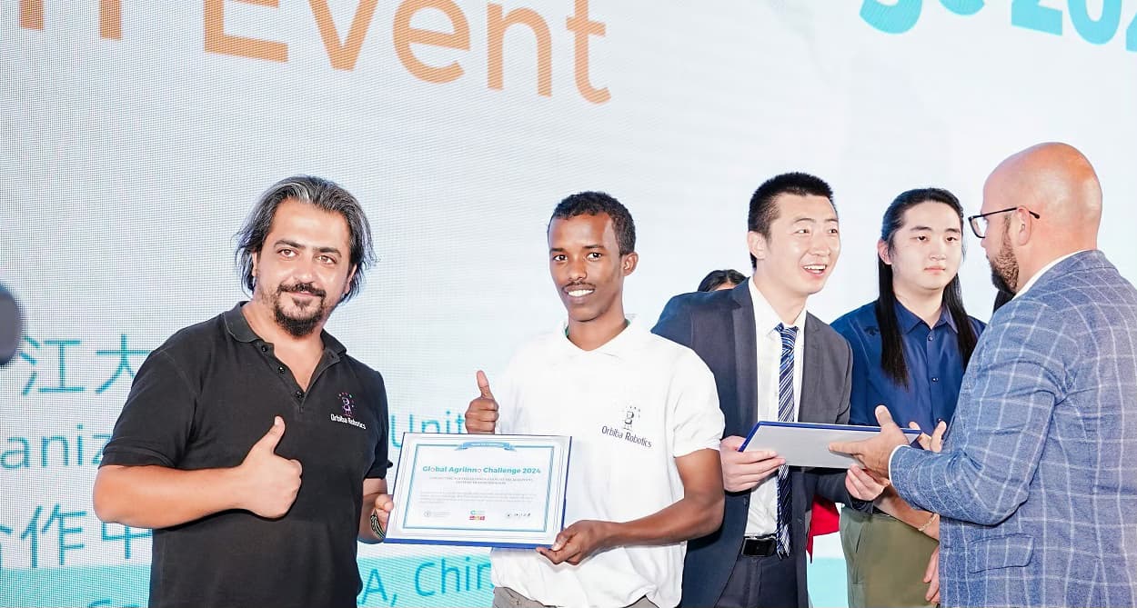 Orbiba Robotics receiving a Global AgriInno Challenge award